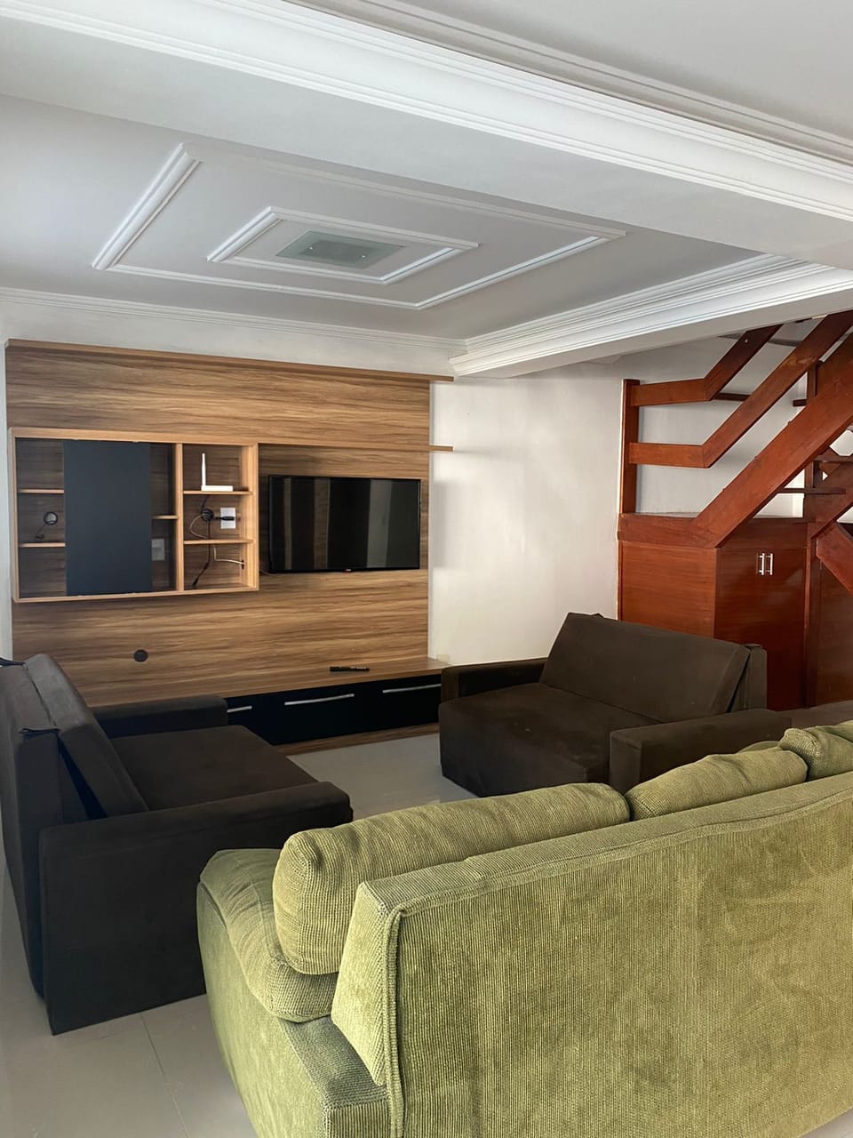 29-inch TV with cable channels