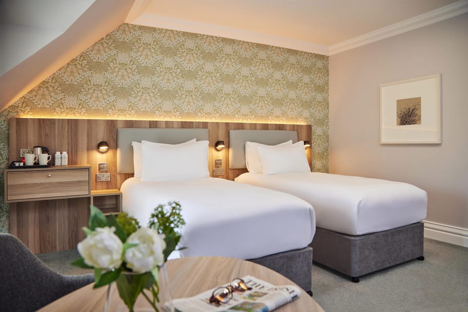 Executive Room, 2 Twin Beds, Non Smoking | In-room safe, desk, laptop workspace, blackout drapes
