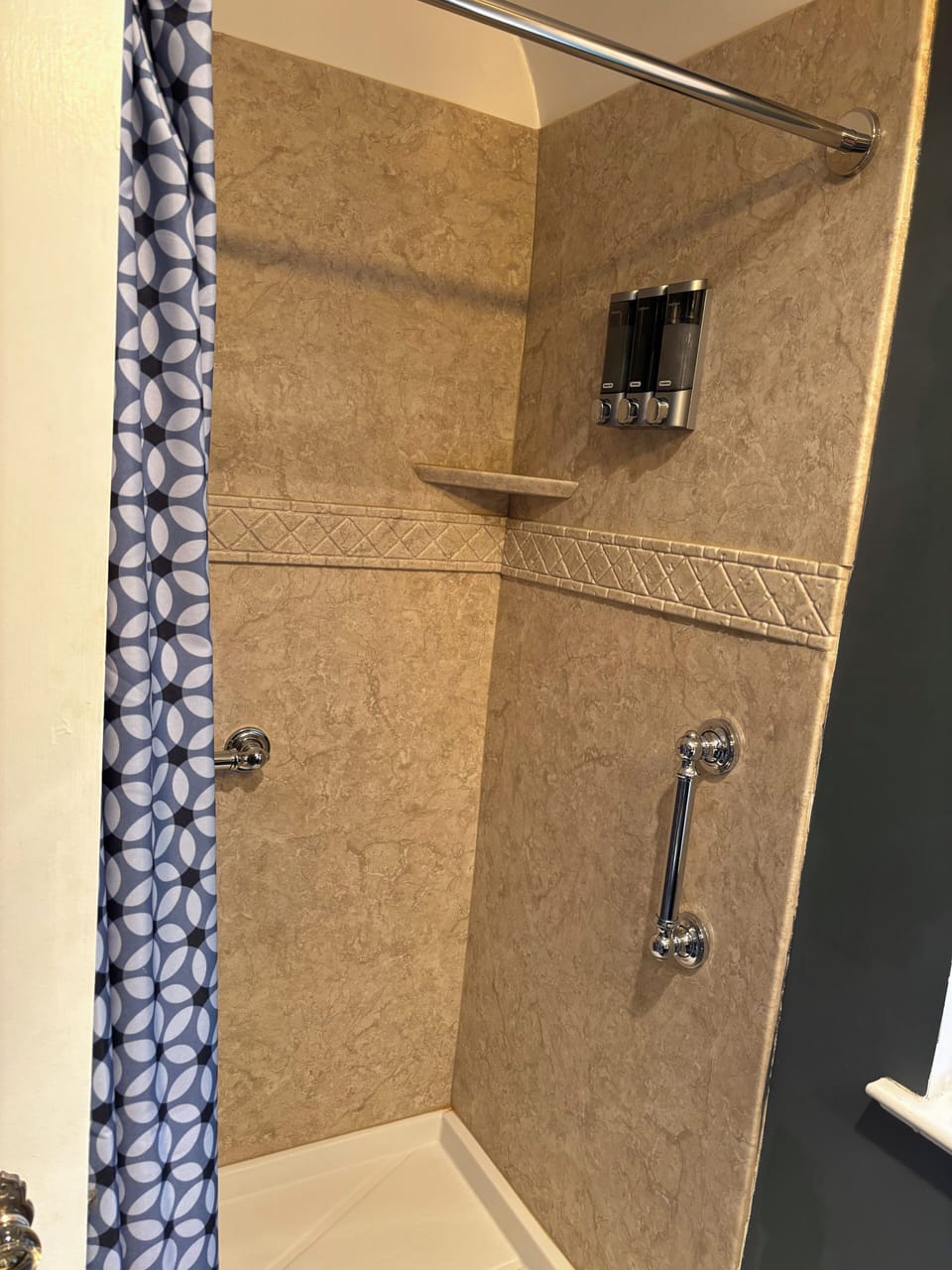 Upper Level Bathroom (2)
