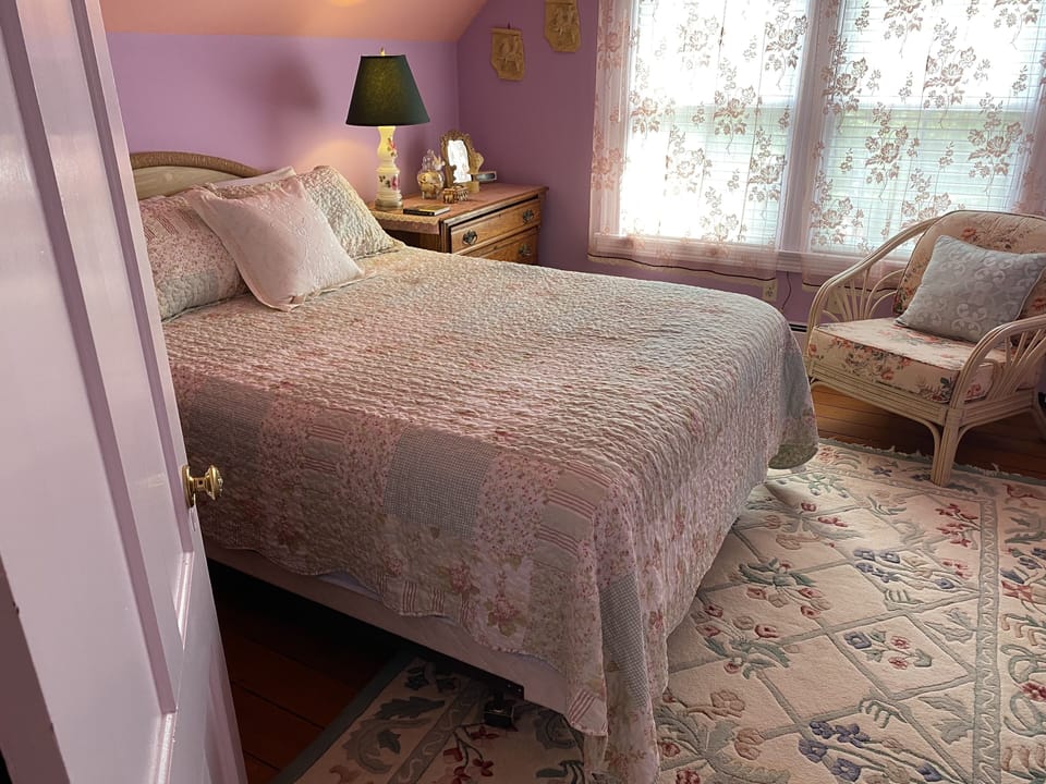 Comfy queen sized bed fit for a queen and her king
