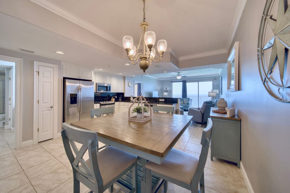Condo, Multiple Beds, Hot Tub | Dining