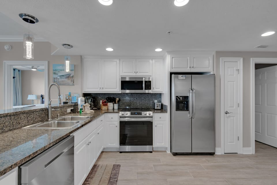 Coffee/tea maker, fridge, microwave, oven