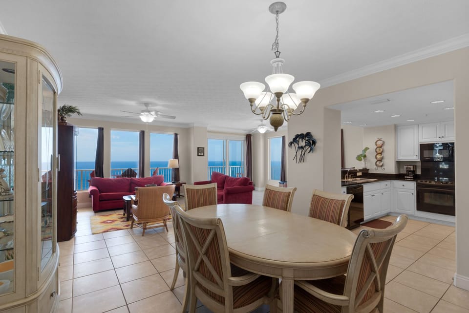 Condo, Multiple Beds, Pool Access, Ocean View | Dining