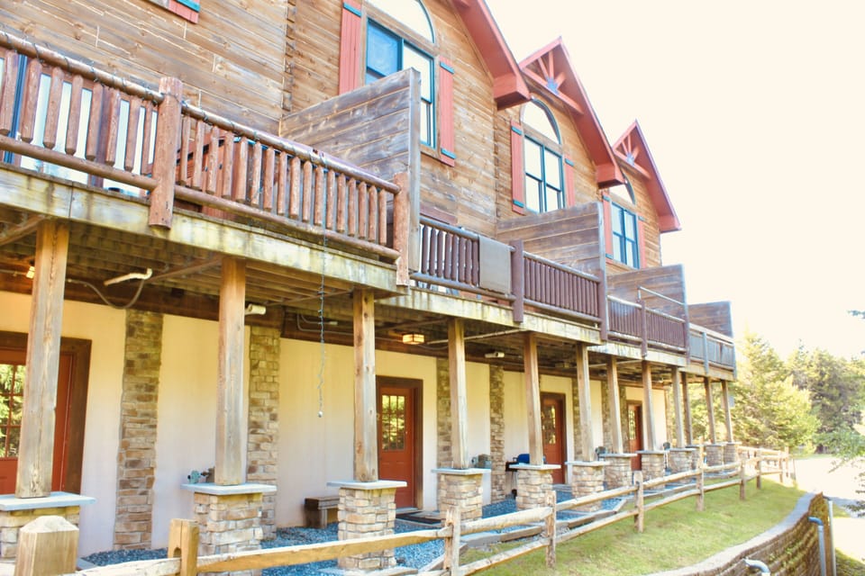 Nanook's Loggers Run - Private Balcony