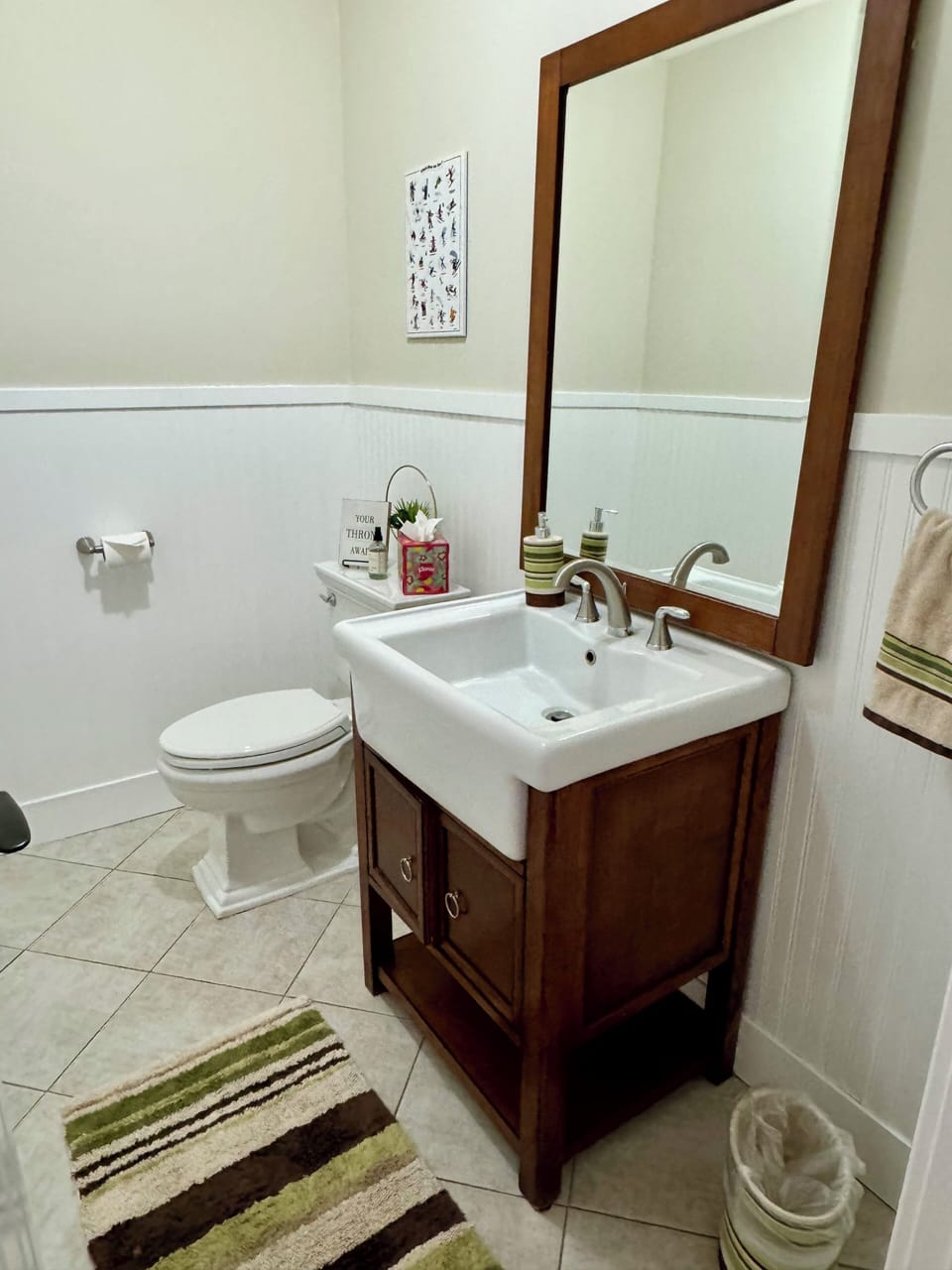Powder bathroom, main level