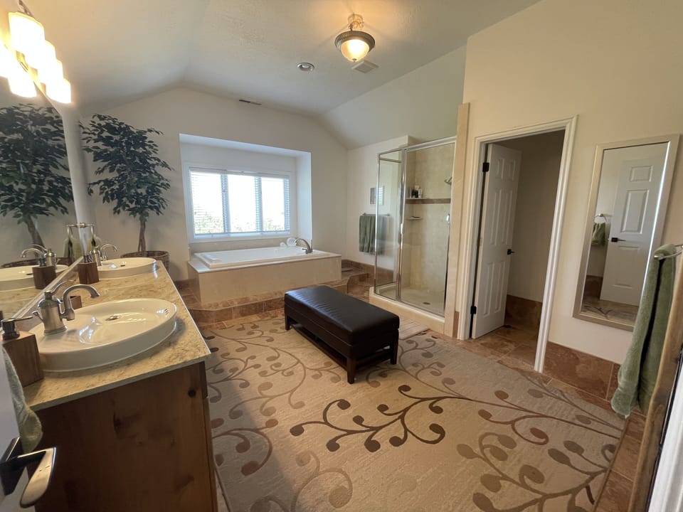 Master bathroom, jetted bathtub, shower, double sinks, toilet