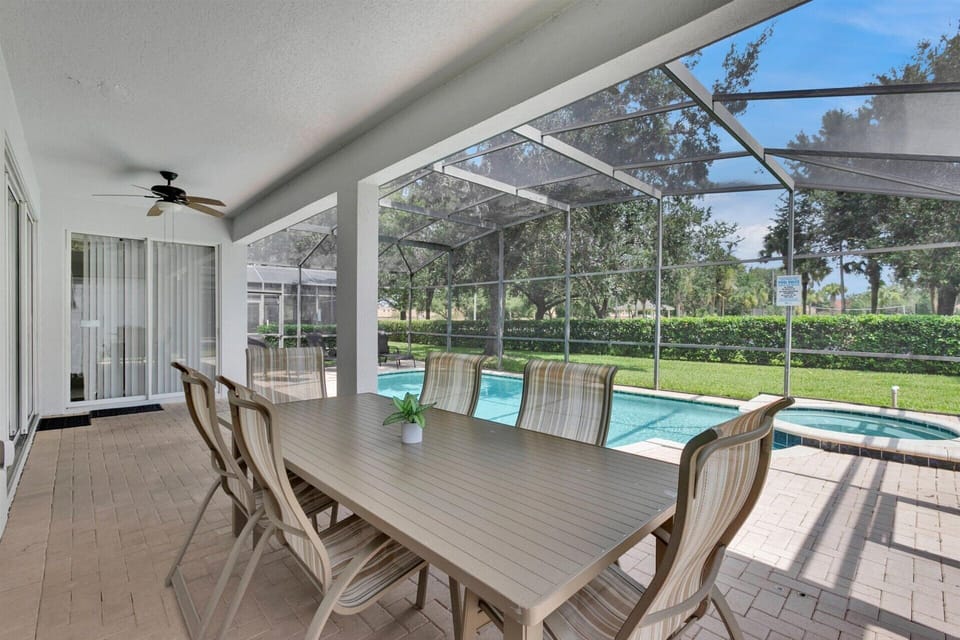 Beautiful 5 bed 5 bath villa located in Windsor Hills Resort