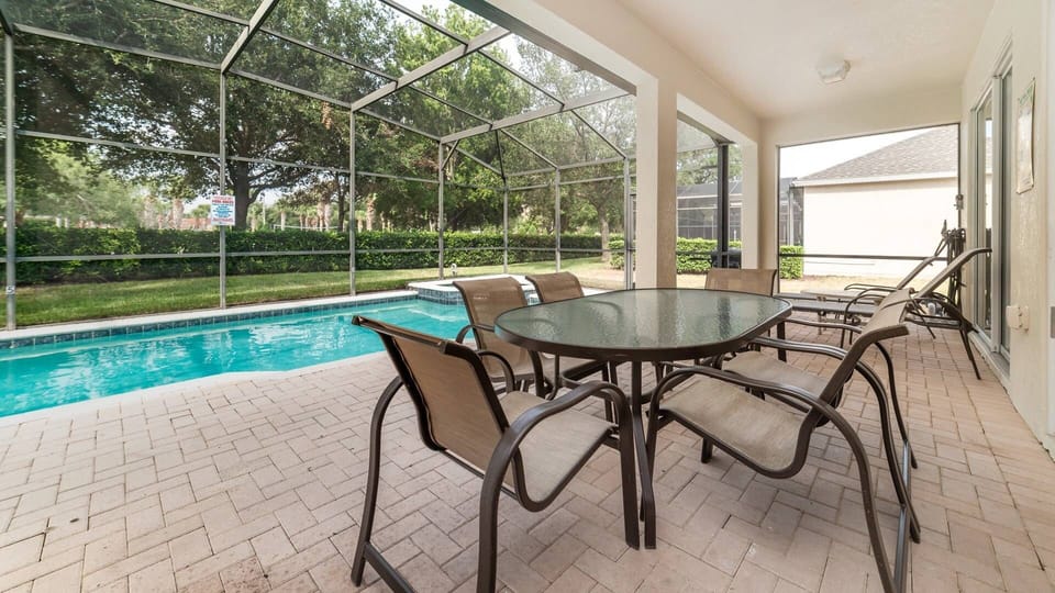 Beautiful 4 bed 4 bath villa located in Windsor Hills Resort