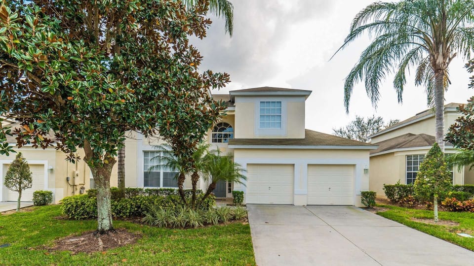 Beautiful 5 bed 5 bath villa located in Windsor Hills Resort