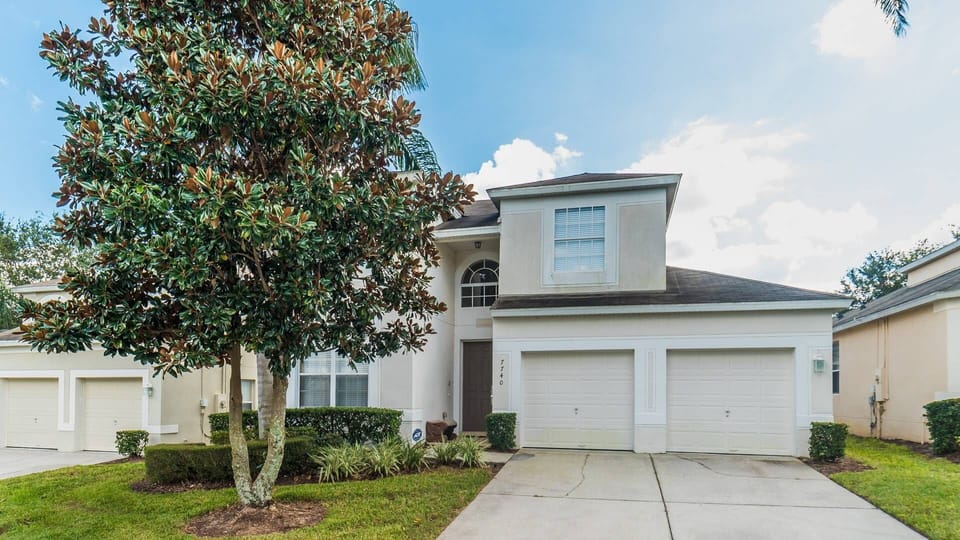 Beautiful 5 bed 5 bath villa located in Windsor Hills Resort