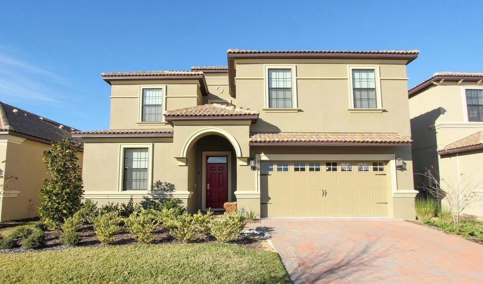 Beautiful 8 bed 5 bath villa located in Champions Gate Resort