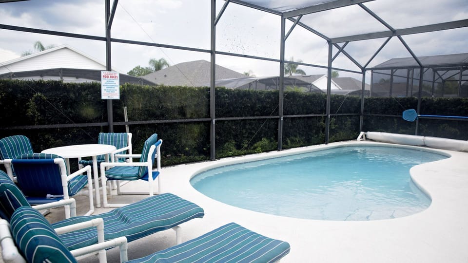 Beautiful 4 bed 2 bath villa located in Windsor Palms Resort