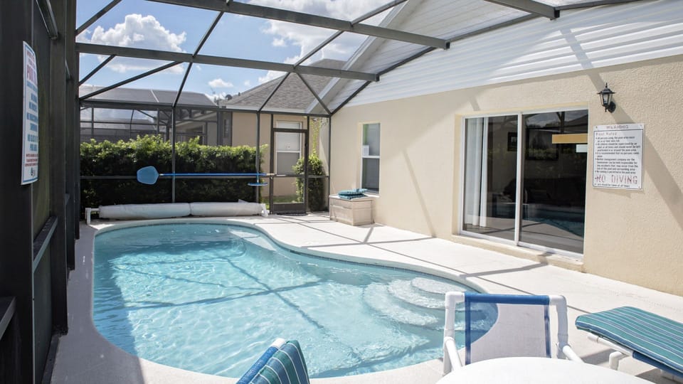 Beautiful 4 bed 2 bath villa located in Windsor Palms Resort