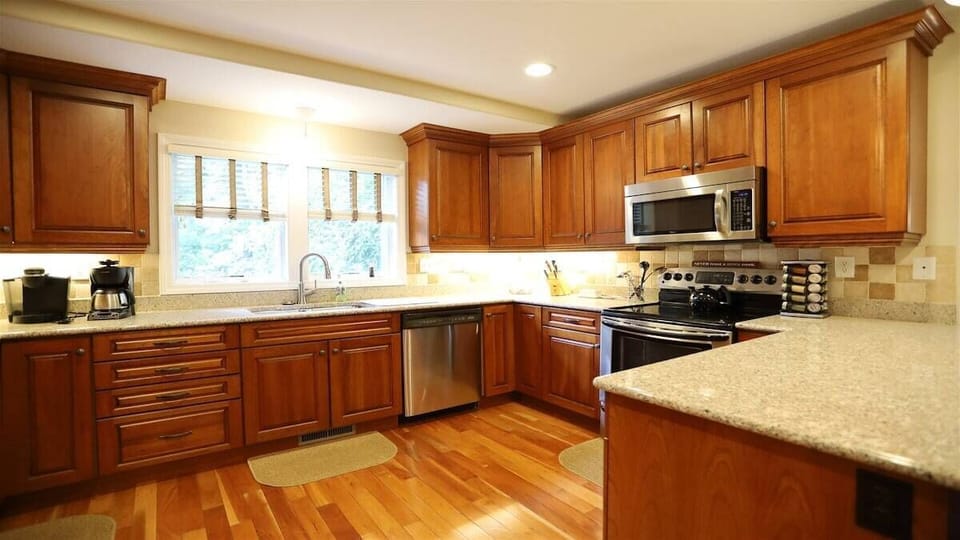Full Kitchen in Private Home in Owl`s Nest