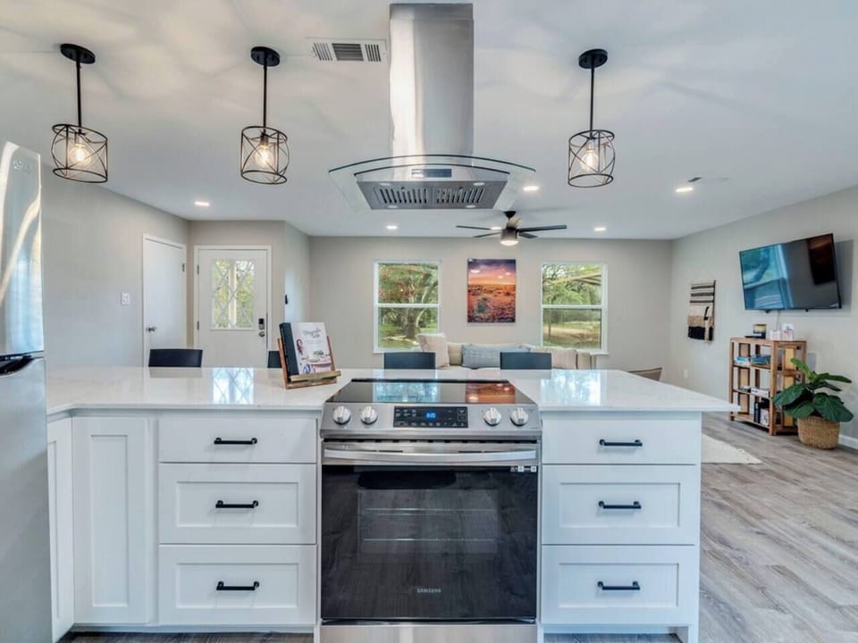 Open kitchen to Living room