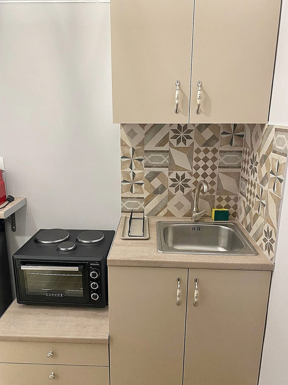 Luxury Apartment | Private kitchen | Full-size fridge, oven, stovetop, espresso maker