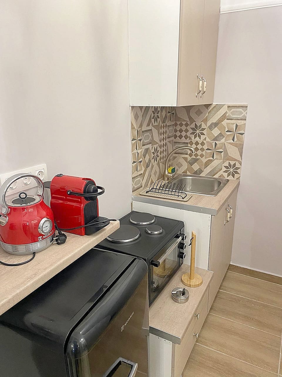 Luxury Apartment | Private kitchen | Full-size fridge, oven, stovetop, espresso maker