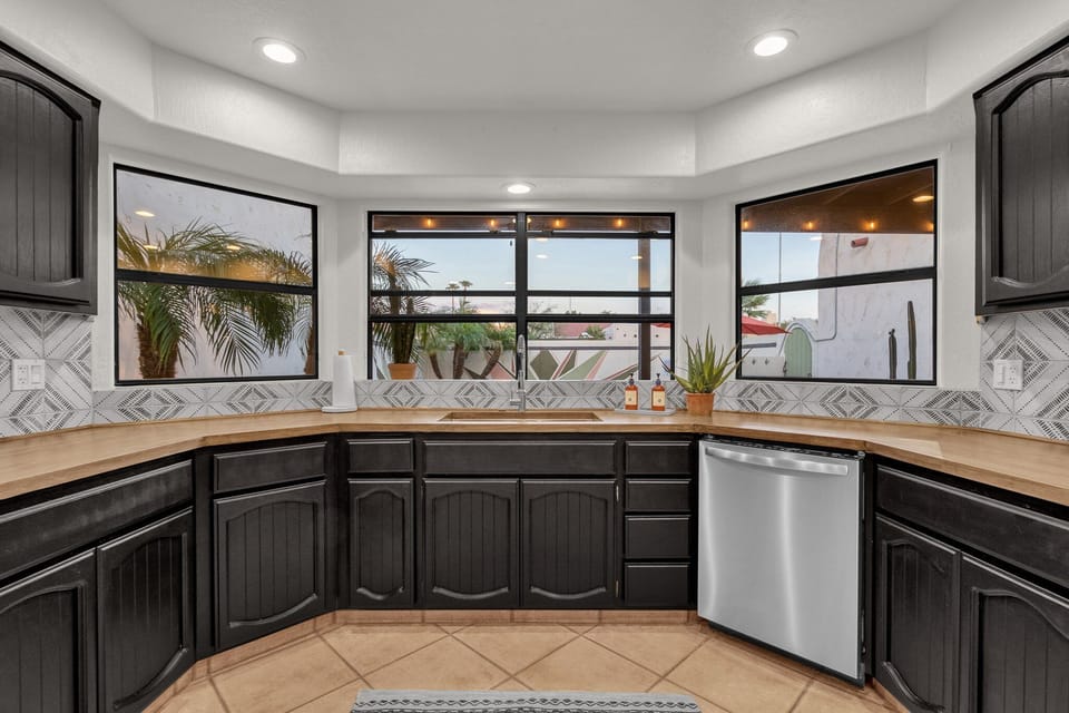 Spacious kitchen is ideal for in-home cooking!