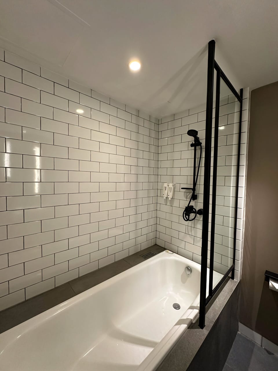 Executive Room | Bathroom | Hair dryer, slippers, towels