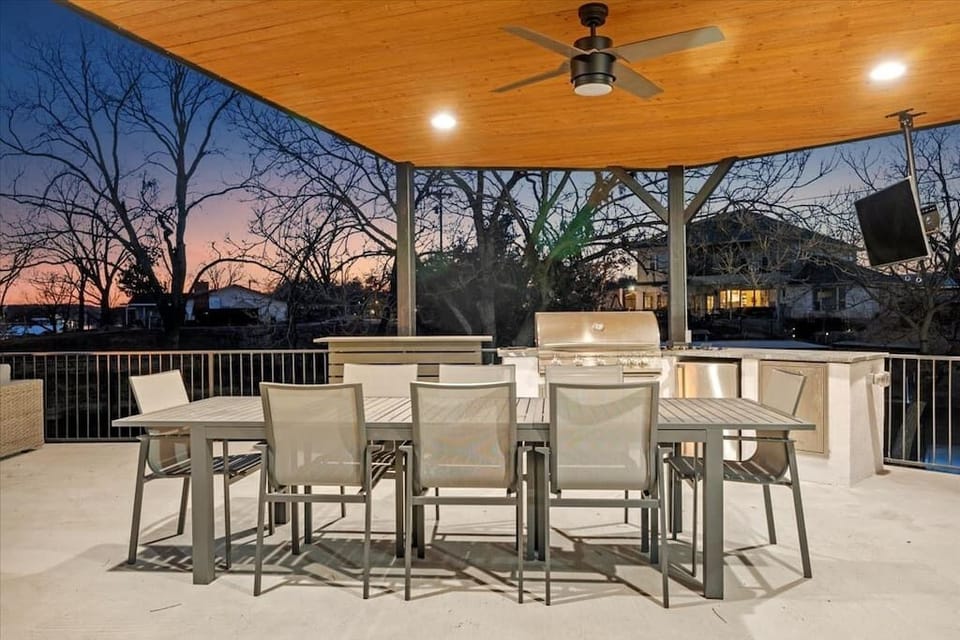 Perfectly spacious, stylishly sturdy—the heart of every outdoor gathering.