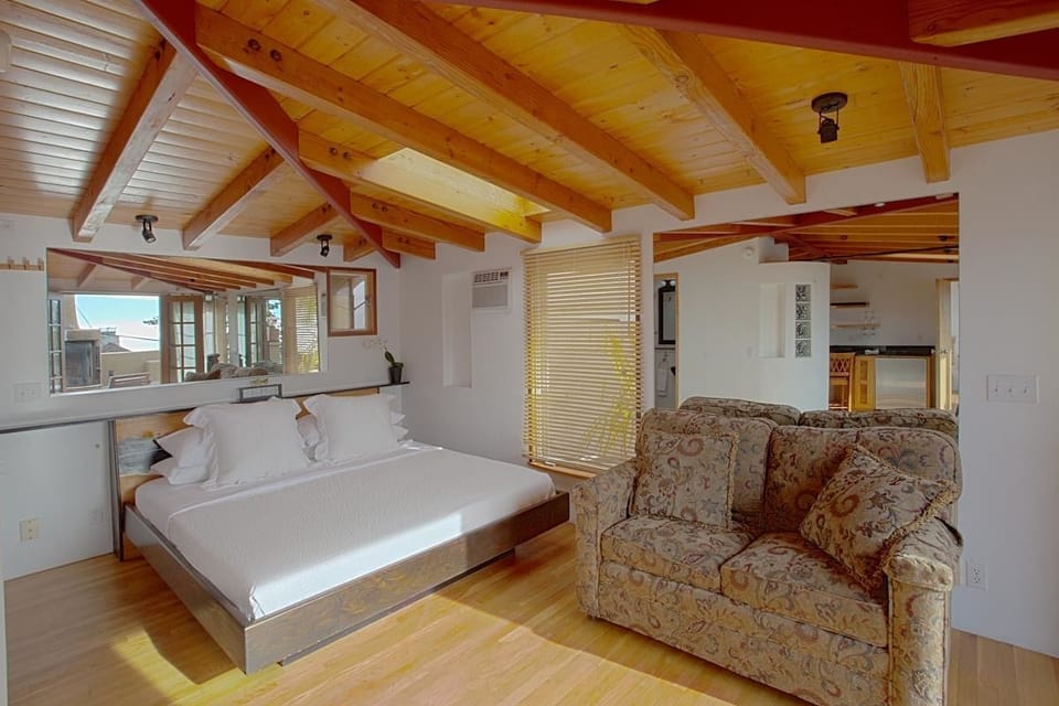 Suite, 2 Bedrooms, Ocean View (1 King and 1 Queen Bed) | Iron/ironing board (on request), WiFi (free), bed sheets