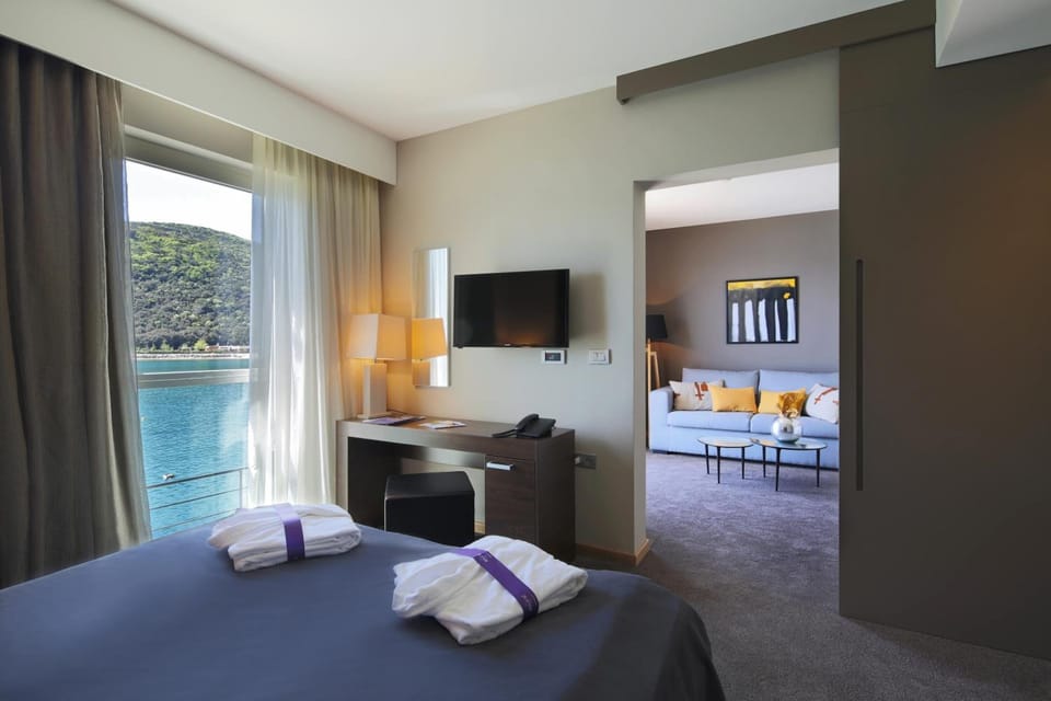 Minibar, in-room safe, soundproofing, iron/ironing board