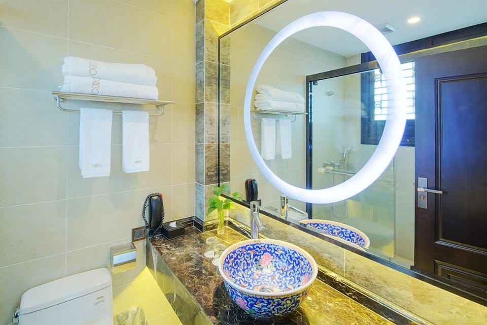 Shower, free toiletries, hair dryer, bathrobes