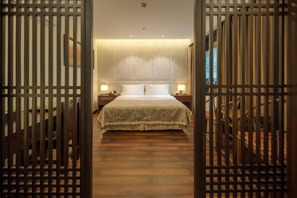 Superior Suite | In-room safe, desk, laptop workspace, blackout drapes