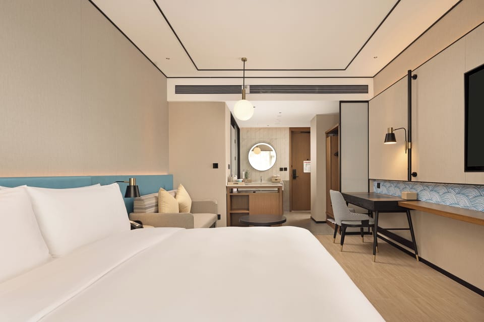 Superior King Room | In-room safe, laptop workspace, blackout drapes, soundproofing