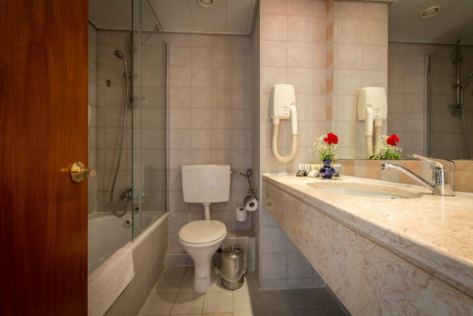 In-room safe, desk, cribs/infant beds, free WiFi