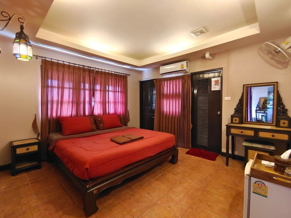Basic Double Room | Free WiFi, bed sheets