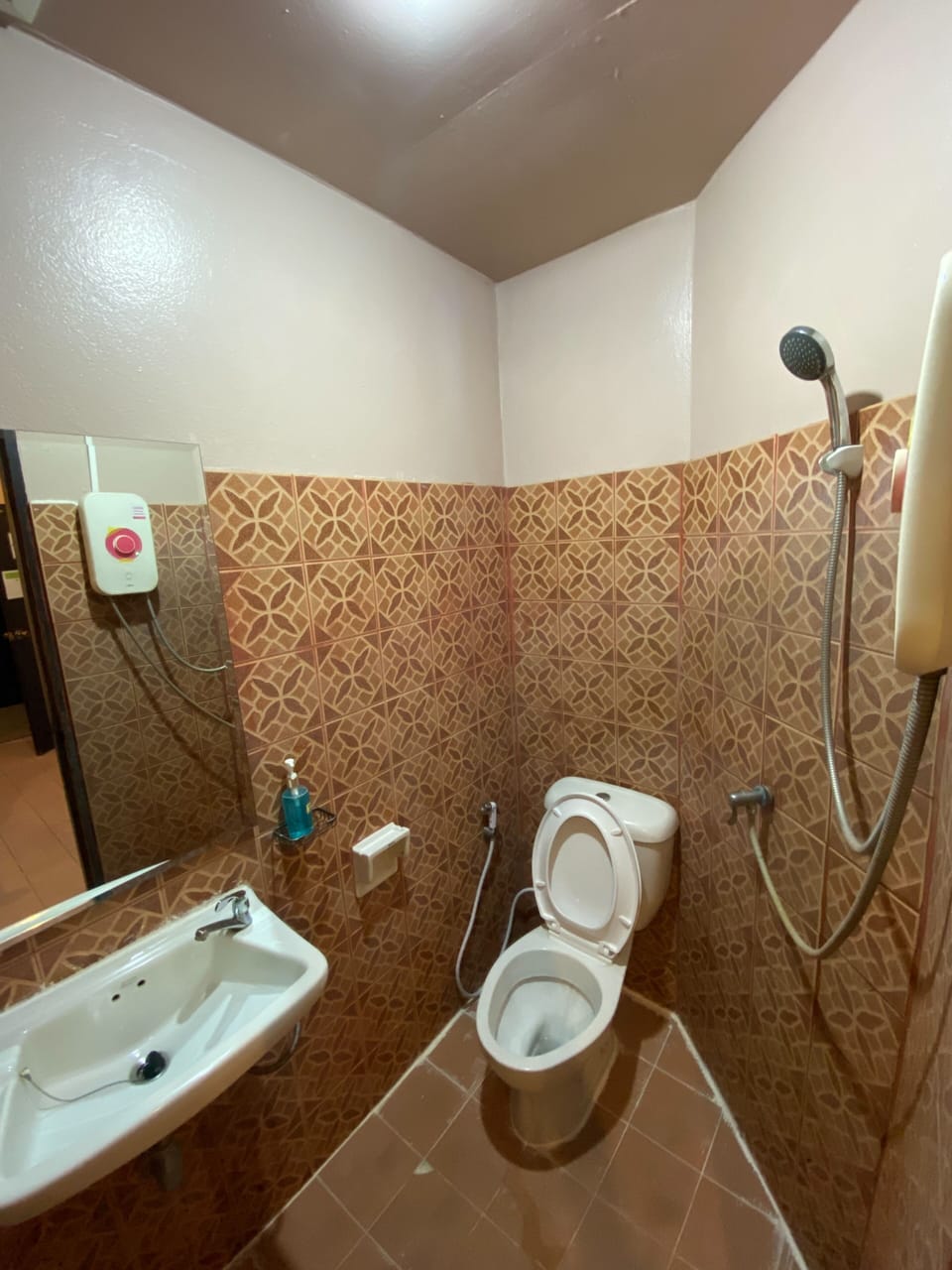 Standard Double or Twin Room, No Windows | Desk, WiFi (free), individually decorated, individually furnished