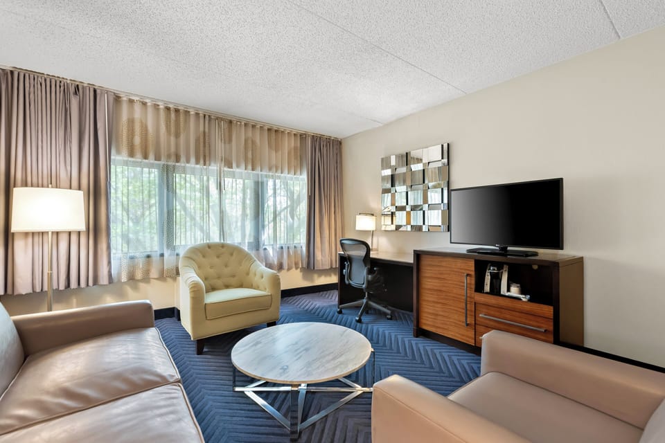 Premium bedding, pillowtop beds, in-room safe, desk