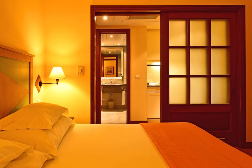 Family Room (Superior) | Bathroom | Deep soaking tub, free toiletries, hair dryer, towels