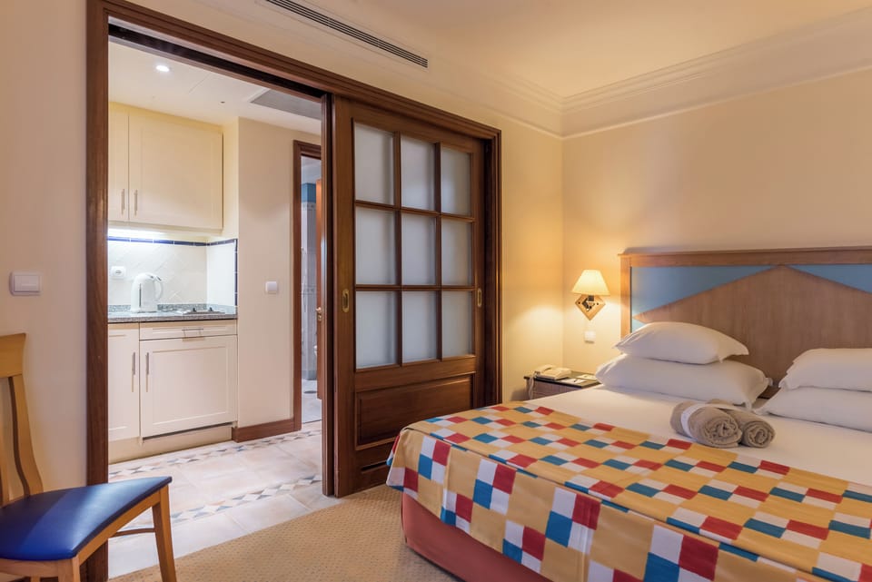 Family Room (Superior) | Desk, soundproofing, free WiFi, bed sheets