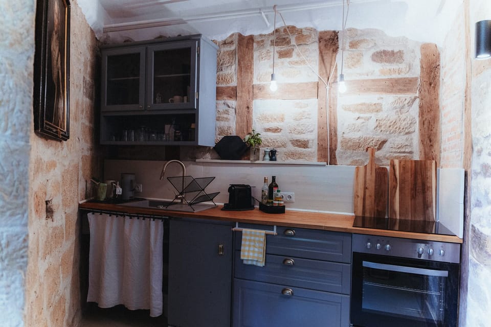 Superior Apartment, Private Bathroom, Courtyard View (Förster Wohnung) | Private kitchen | Highchair