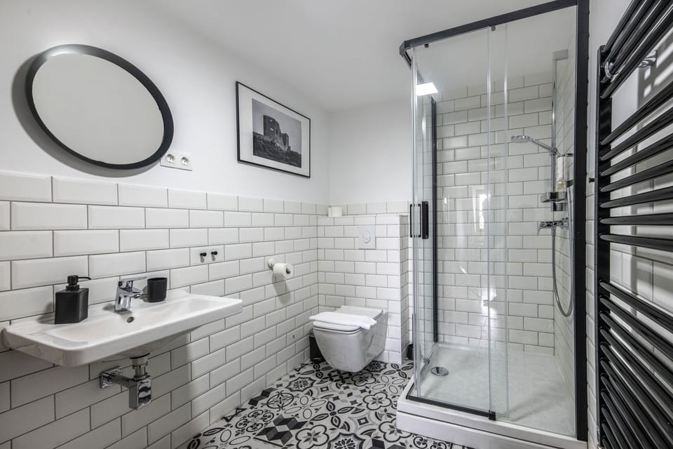 Basic Double Room | Bathroom | Shower, hair dryer, towels, soap