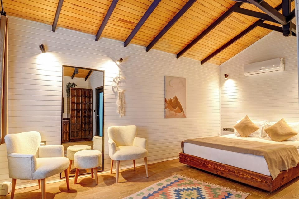 Bungalow Garden View Room | Premium bedding, minibar, in-room safe, desk