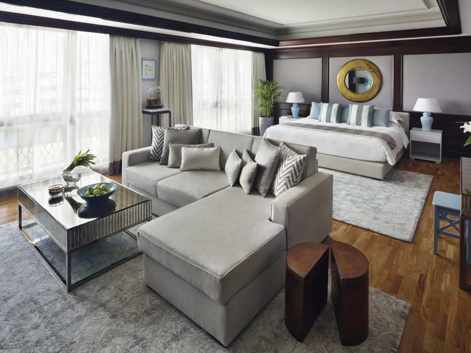 Junior Studio Suite | In-room safe, desk, laptop workspace, blackout drapes