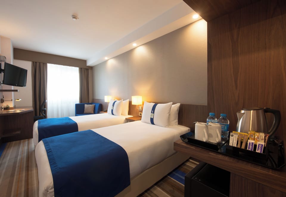 Standard Twin Room, 2 Twin Beds, Non Smoking | Premium bedding, minibar, in-room safe, desk