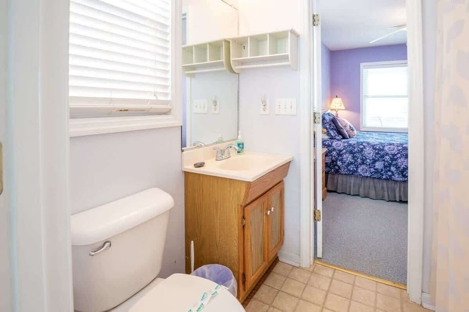 Jack N Jill Bathroom for Bedrooms 3 and 4
