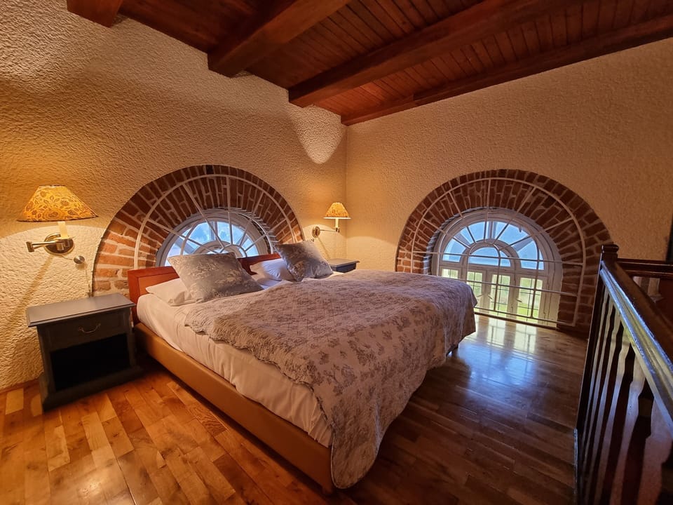 Suite, 1 Bedroom (Schloss-elevator access) | Hypo-allergenic bedding, individually decorated, individually furnished