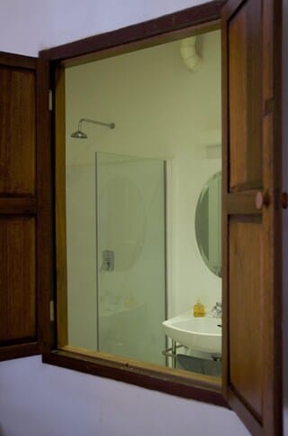 Double Room, 1 King Bed | Bathroom | Shower, free toiletries, hair dryer, bidet