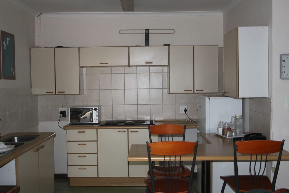Family Room | Private kitchenette | Coffee/tea maker, electric kettle
