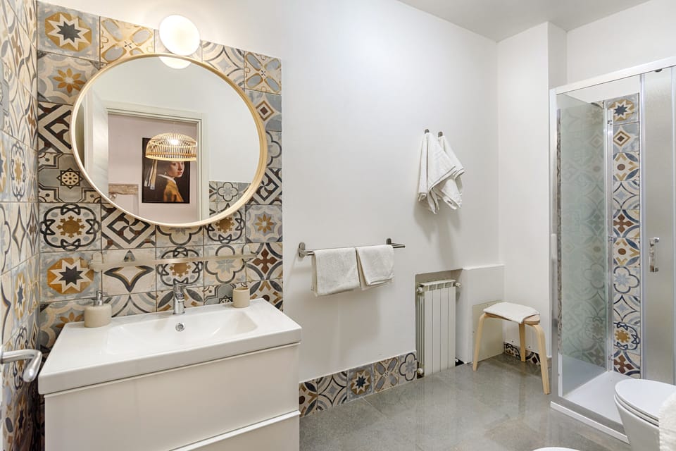 Shower, eco-friendly toiletries, hair dryer, bidet