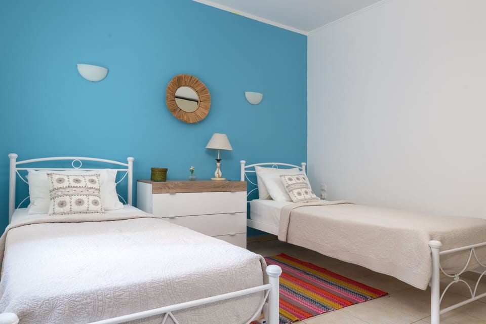 Villa Athena - lower ground twin bedroom