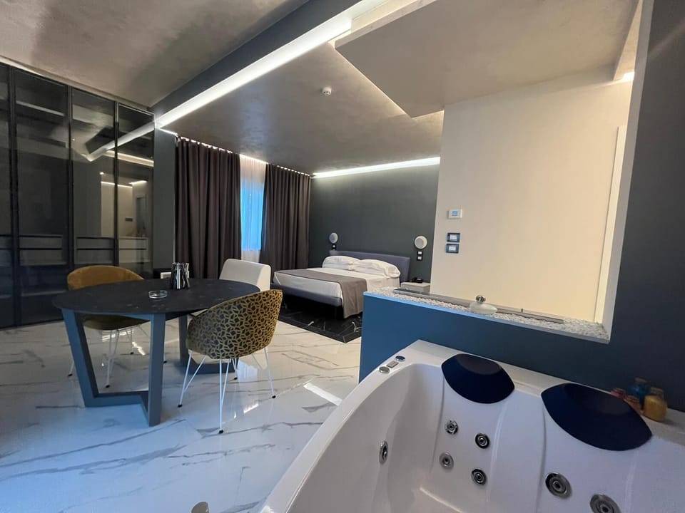 Luxury Studio Suite, Jetted Tub | Private spa tub