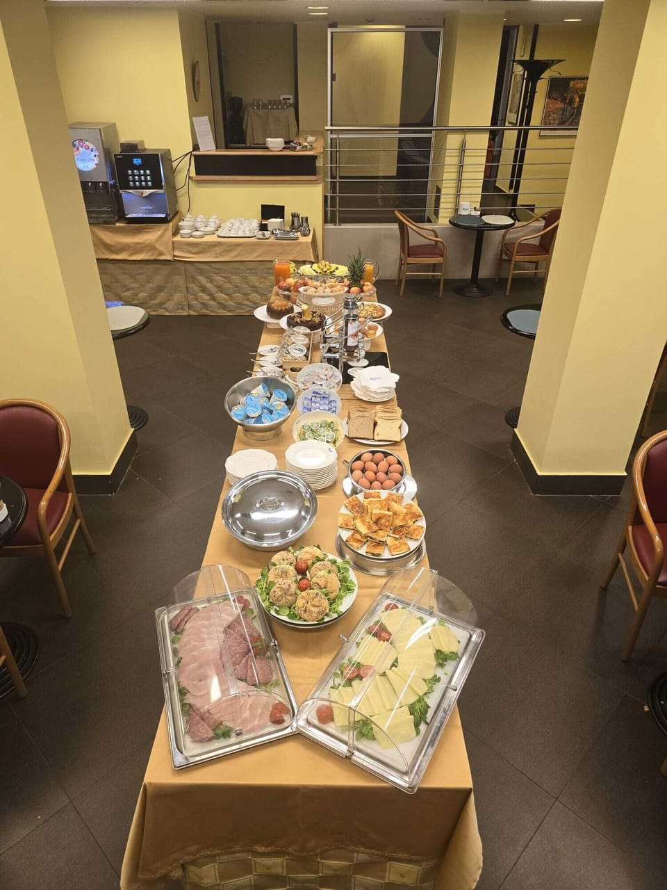Daily buffet breakfast for a fee