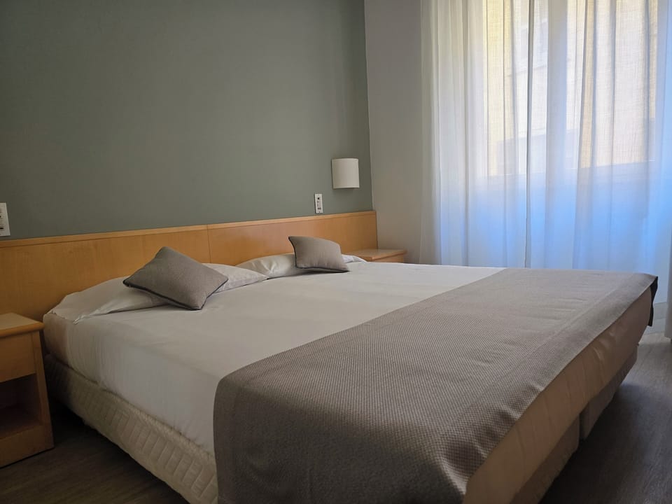 Down comforters, minibar, in-room safe, desk