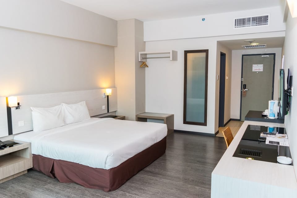 Executive King Room | Desk, soundproofing, iron/ironing board (on request), WiFi (free)